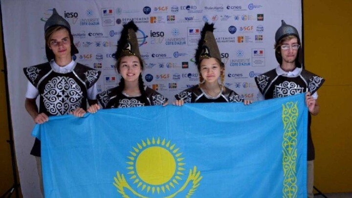 Школьников из Казахстана отметили на олимпиаде по наукам о Земле во Франции
