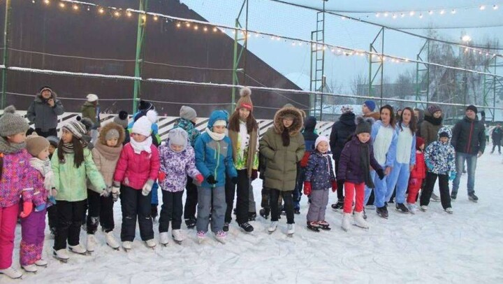 В Алматы возобновлены бесплатные курсы катания на коньках