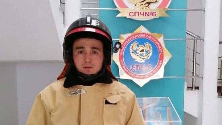 Герои нашего времени: в Нур-Султане пожарный спас беременную женщину и четверых детей из огня