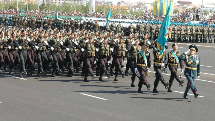 Депутат Ертаев возмутился предоставлением военным жилья в аренду