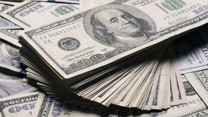 Курс доллара упал на бирже до 397 тенге на фоне растущих цен на нефть