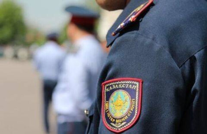 В Астане полицейские задержали журналистов и отпустили после звонка министра информации