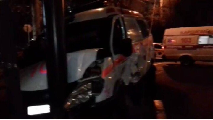 Врачи и пассажиры скорой помощи пострадали в ДТП в Алматы