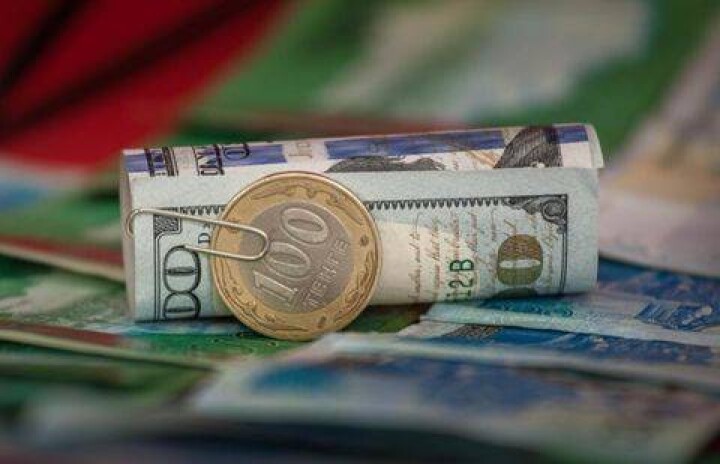 Тенге продолжает расти по отношению к доллару