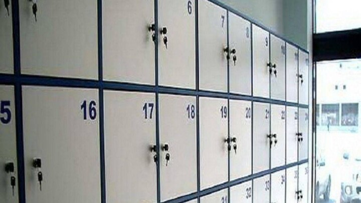 Охрана супермаркетов не вправе принуждать посетителей сдавать личные вещи в камеры хранения