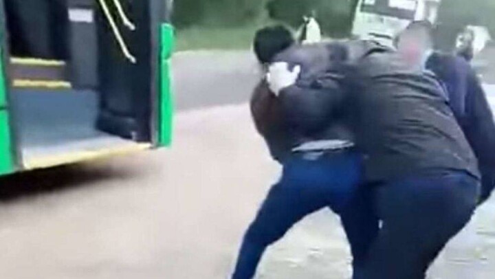Драка в автобусе Алматы: пассажир начал конфликт, но водителя всё равно уволят