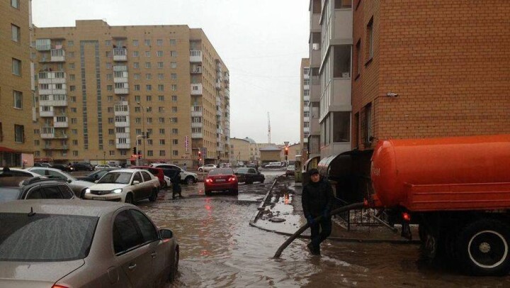 Детские сады и больницы спасают от большой воды коммунальщики Астаны
