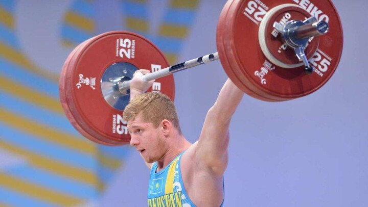 Казахстанский тяжелоатлет Альберт Линдер стал чемпионом Универсиады