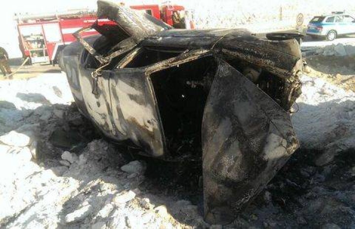 Личности сгоревших в автомобиле людей выясняет экспертиза