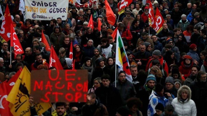 Во Франции началась вторая волна протестов против пенсионной реформы