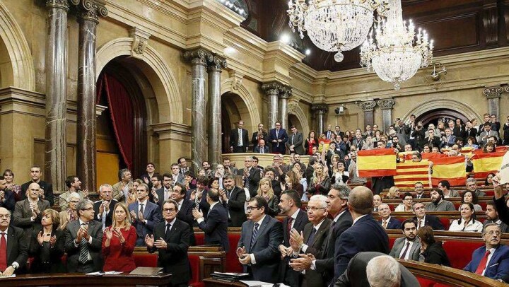 Парламент Каталонии проголосовал за независимость от Испании
