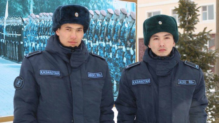 В Астане гвардейцы вытащили из трёхметрового колодца упавшую туда женщину