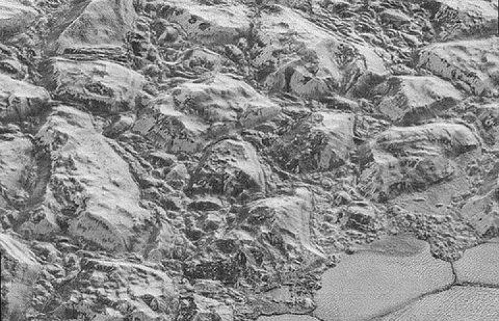 Фото Плутона с высоты птичьего полёта опубликовало NASA