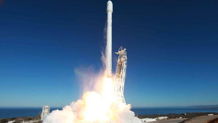 SpaceX запустила ракету со спутниками для раздачи всемирного интернета