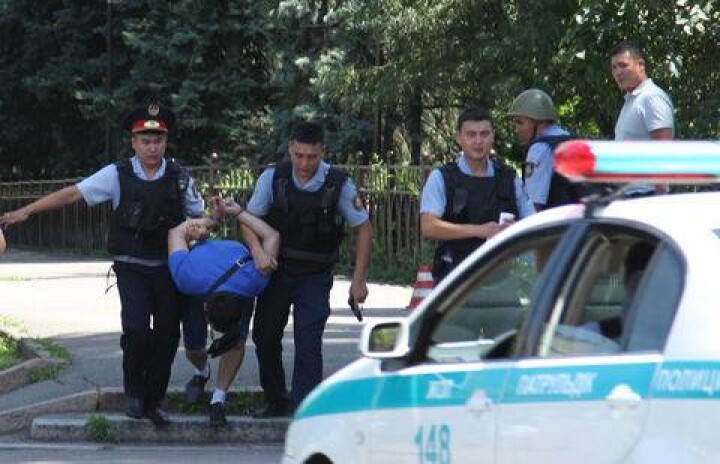 Задержан второй подозреваемый в нападении на здание полиции в Алматы