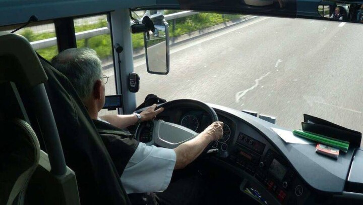 В Атырау втрое увеличили зарплату водителям автобусов и вдвое – кондукторам