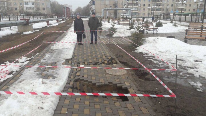 В Уральске обвалился новый бульвар, построенный за 90 млн тенге