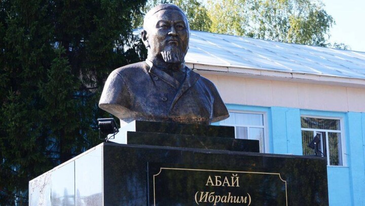 Создателю "Келинки Сабины" передали эстафету в декламации стихов Абая