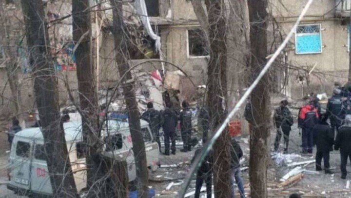 Взрыв произошёл в многоэтажном доме Тараза. Есть жертвы