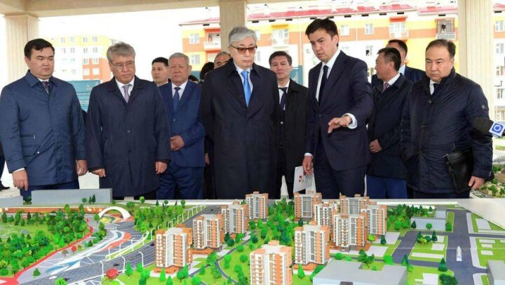 Президент Казахстана посетил административно-деловой центр Шымкента