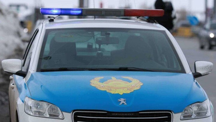 На карантинном посту в Алматы водитель наехал на полицейского и утверждал, что коронавирус – фейк