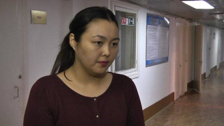 Нургуль Докуову, избивавшую трёхлетнюю дочь Айлин, ограничили в правах