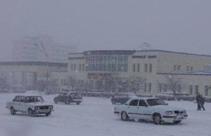 Нулевая видимость сохраняется на трассе в Мангистауской области
