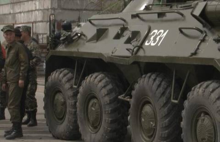 В темиртауской воинской части отрицают вину водителя БТР в ДТП 