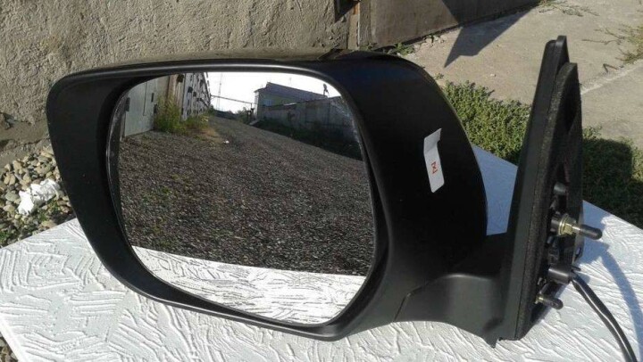 Полиция провела рейд на авторынке Car City и задержала торговца крадеными зеркалами