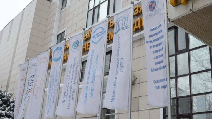 Зачем казахстанская молодёжь поступает на факультеты иностранных языков?