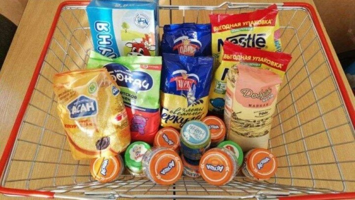 Продуктовые наборы получили дети из малообеспеченных семей в 11 регионах Казахстана