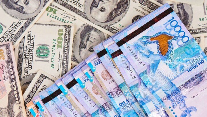 Тенге завершил неделю на бирже новым антирекордом – 385,76 тенге за доллар
