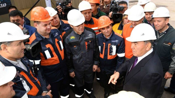 Назарбаев отметил тяжёлый труд металлургов на "АрселорМиттал Темиртау"