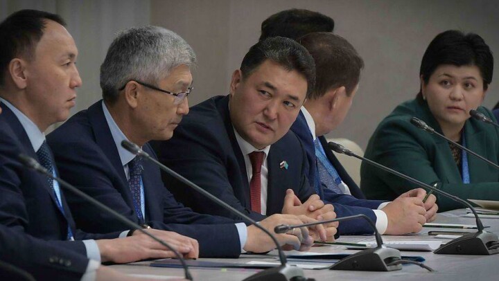 Аким Павлодарской области рассказал Токаеву и Путину о проблеме прохождения грузов на границе