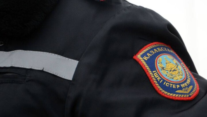 Ещё один добрый полицейский из Шымкента стал героем соцсетей