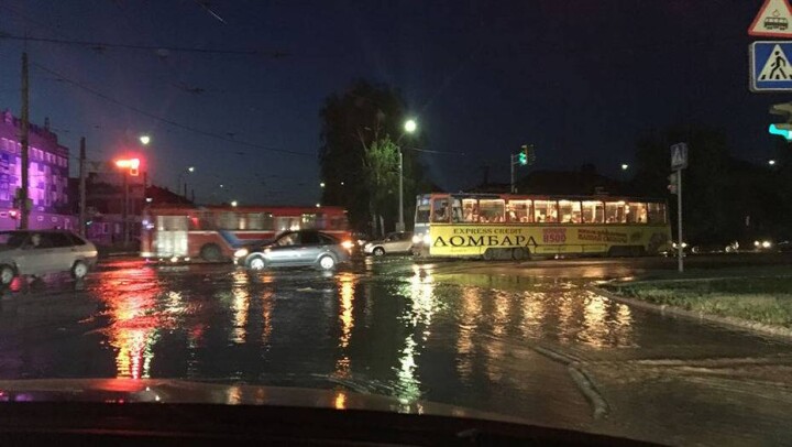 Из-за порыва на водопроводе в Усть-Каменогорске затопило дороги
