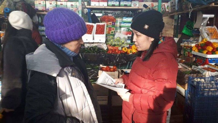 В поисках причин массового заражения гепатитом санврачи обследовали рынки Караганды