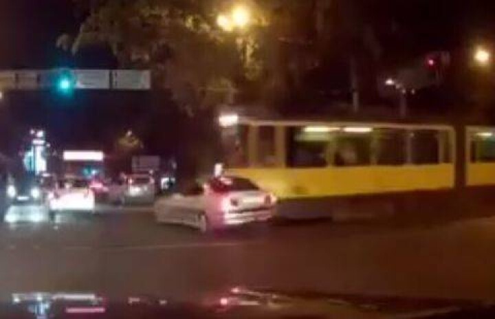Очевидцы опубликовали видео ДТП с неуправляемым трамваем 