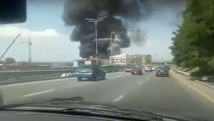 В Алматы произошёл пожар в строящейся школе, взорвался газовый баллон