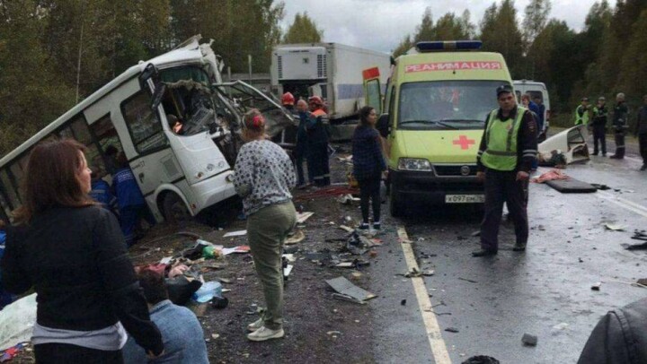 Девять человек погибли и 21 пострадал в аварии с автобусом в России
