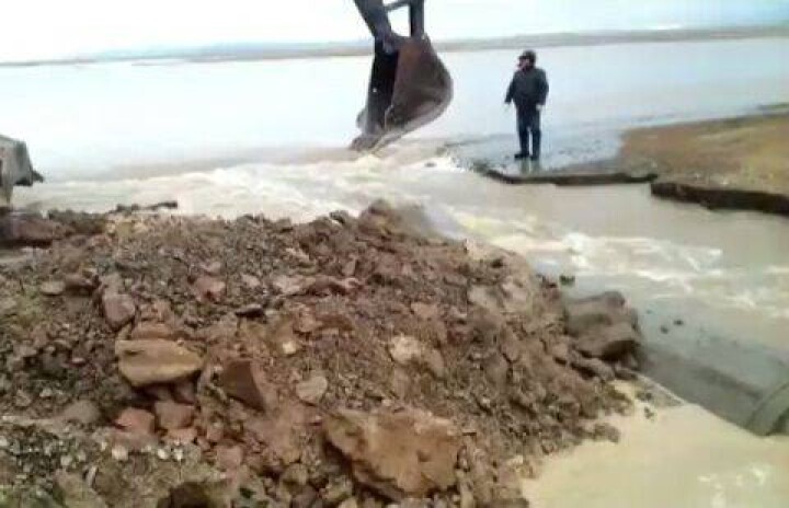 В Карагандинской области дорогу разорвало пополам