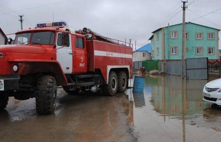 Атырау затопило дождевой водой