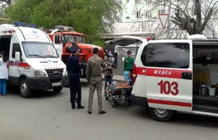Восемь человек поступили в больницу после пожара в алматинском общежитии
