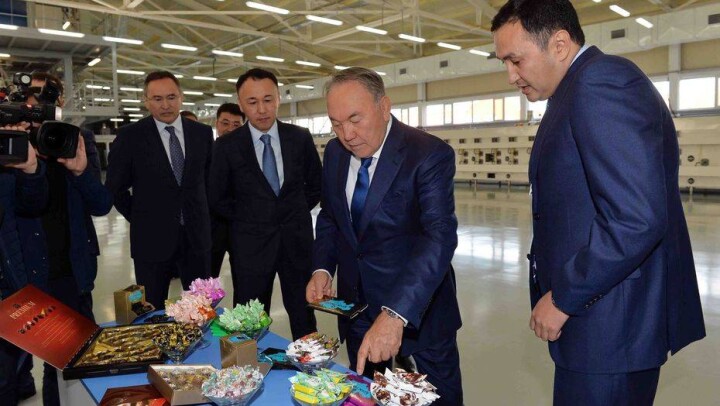 Назарбаев рассказал, где делают самые вкусные конфеты в Казахстане 