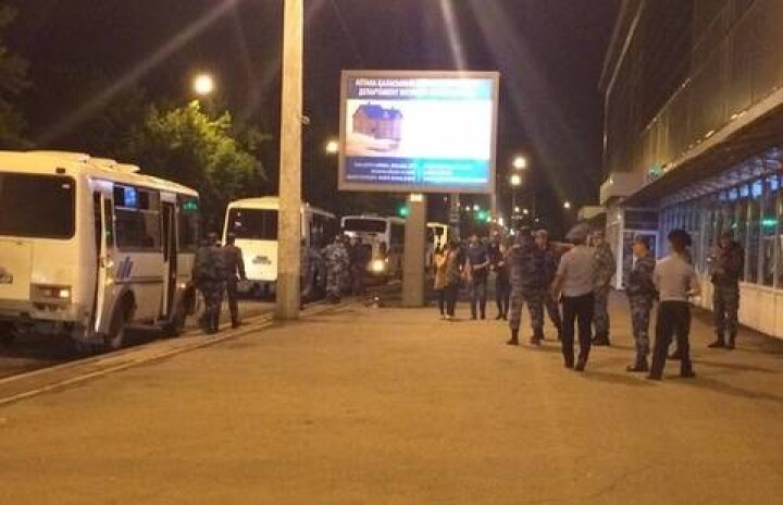 Участников драки у рынка "Артём" в Астане могут обвинить в применении насилия в отношении полицейских