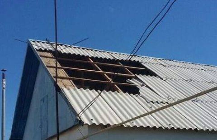 В ЗКО мужчина погиб из-за сорванного ветром куска шифера