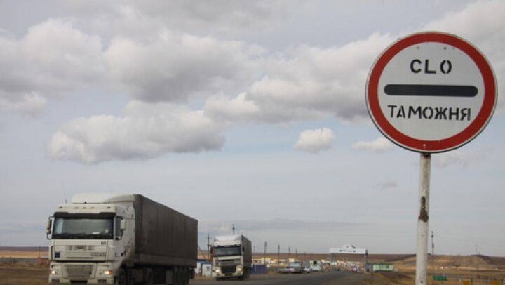 В ЗКО на границе с Россией образовались километровые пробки