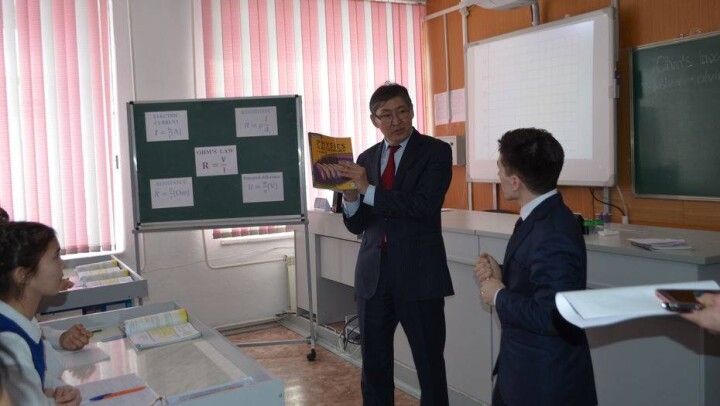 Ерлан Сагадиев провёл урок для кокшетауских школьников на английском языке
