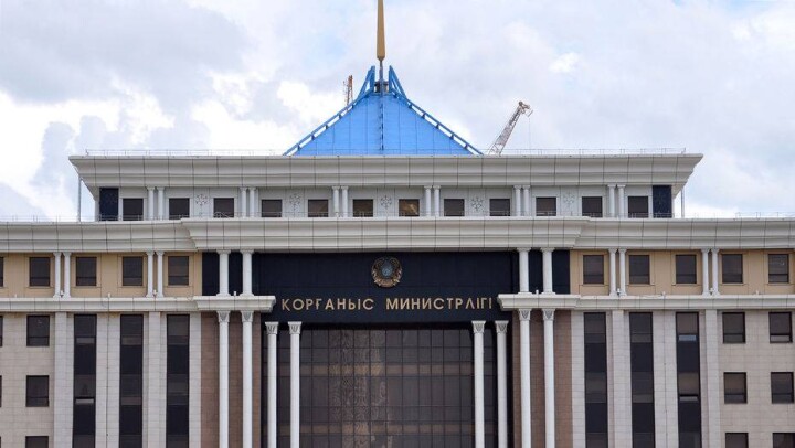 Найденный повешенным у здания Минобороны мужчина не был военным
