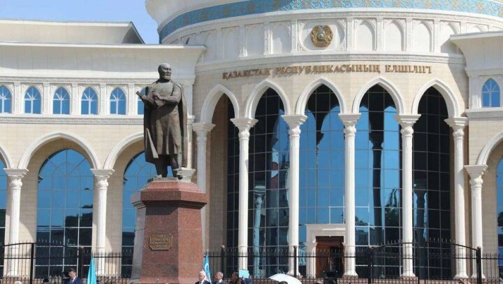 Посла Казахстана в Узбекистане подозревают в хищении бюджетных средств